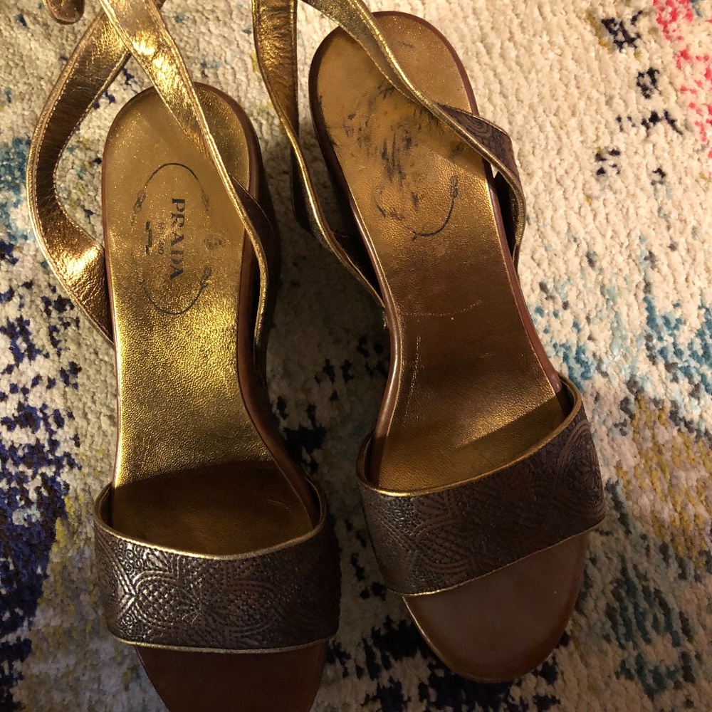 Prada bronze and gold embossed wedge sandals - Picture 4 of 5